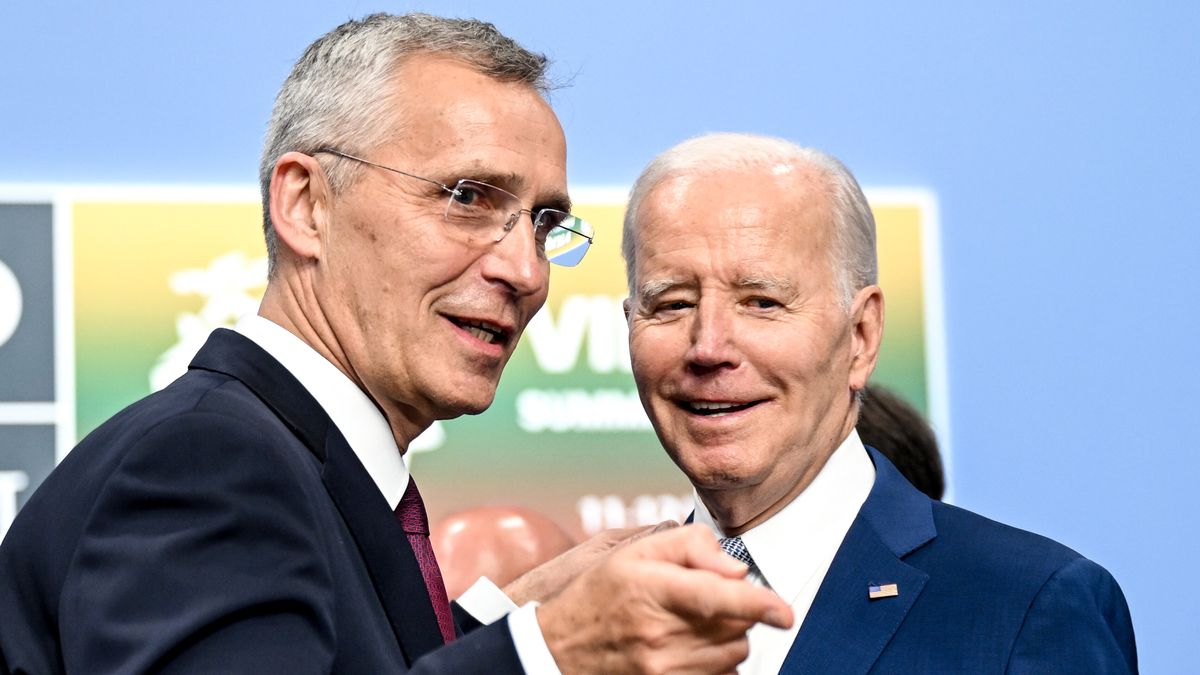 NATO Secretary General Jens Stoltenberg (L) and US President Joe Biden speak during the meeting of the North Atlantic Council with Sweden at the NATO summit in Vilnius, Lithuania, 11 July 2023. The North Atlantic Treaty Organization (NATO) Summit will take place in Vilnius on 11 and 12 July 2023 with the alliance's leaders expected to adopt new defense plans. EPA/FILIP SINGER Dostawca: PAP/EPA.
