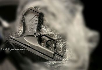 Męcina: 20-latek strzelał do współpracownika z broni pneumatycznej