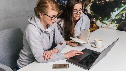 Coraz więcej Polaków o tym wie i chętnie korzysta z e-administracji. W czasie narodowej kwarantanny e-usługi biją rekordy popularności.