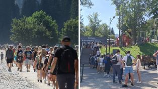 Morze turystów w Dolinie Kościeliskiej w Tatrach. Kolejka gigant w Kuźnicach
