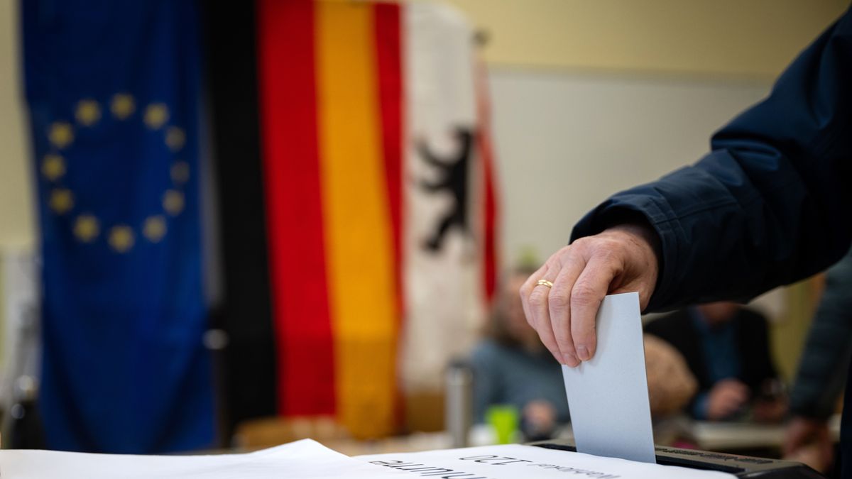 Germany Holds Snap Federal Parliamentary Elections
BERLIN, GERMANY - FEBRUARY 23: A woman casts her ballot in snap federal parliamentary elections at a polling station on February 23, 2025 in Berlin, Germany. Germany is holding elections today following the collapse of the three-party government coalition last November. (Photo by Tamir Kalifa/Getty Images)
Tamir Kalifa