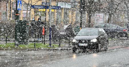 Pogoda na poniedziałek. Powrót zimy, możliwe nawet burze śnieżne