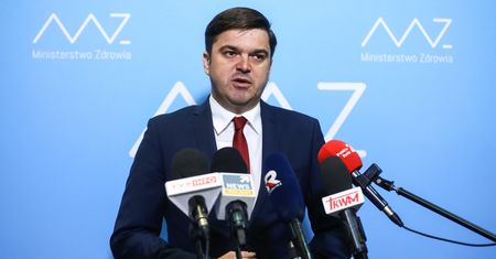 Wysokie liczby zakażeń koronawirusem. Będą restrykcje? Rzecznik MZ: Nie wykluczamy