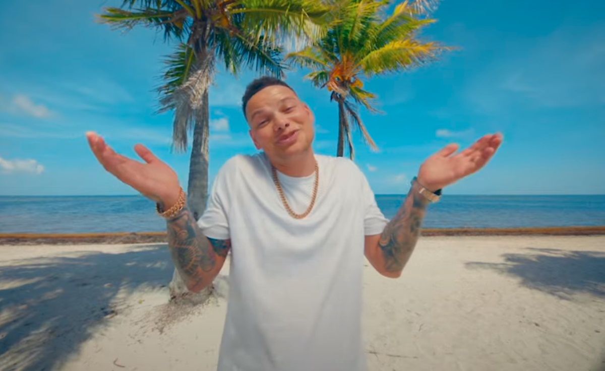 Kane Brown w teledysku "Cool Again"