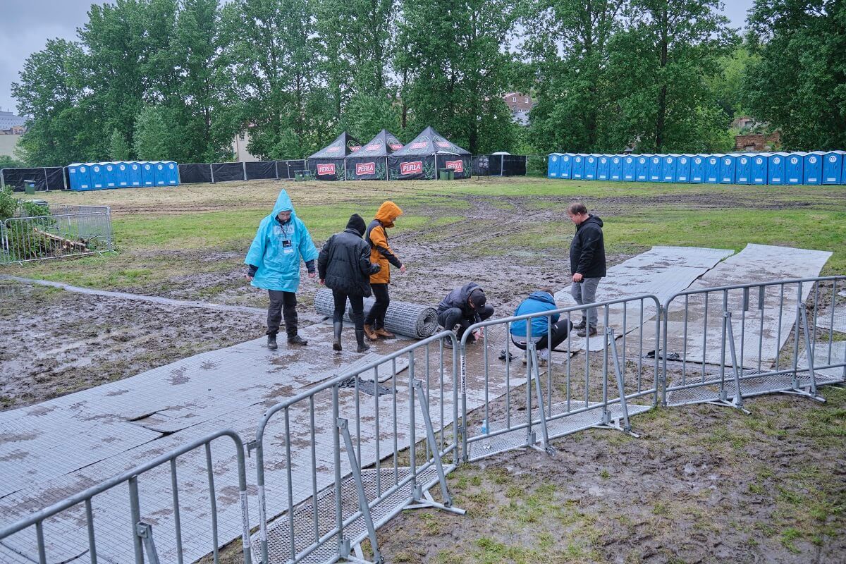 Walka z błotem na Lublinaliach