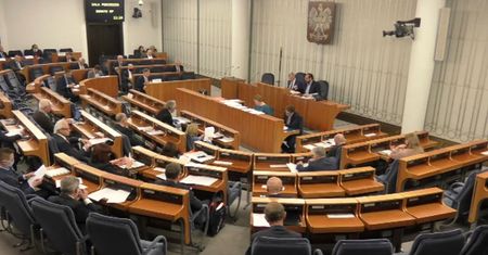 Wybory 2020. Senat decyduje o projekcie ustawy PiS