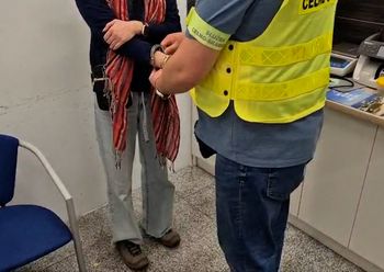 "Funkcjonariusze znaleźli dwie lufy". Turystce grozi do 8 lat więzienia