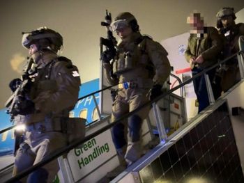 Przemycał kokainę w butelkach wina. 65-letni Polak ekstradowany z Panamy