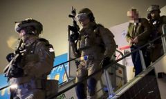 Przemycał kokainę w butelkach wina. 65-letni Polak ekstradowany z Panamy