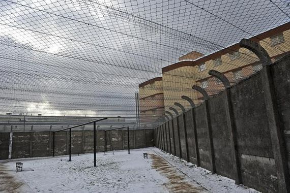 Powiesił się w celi. Dyrektor więzienia w Białołęce odwołany