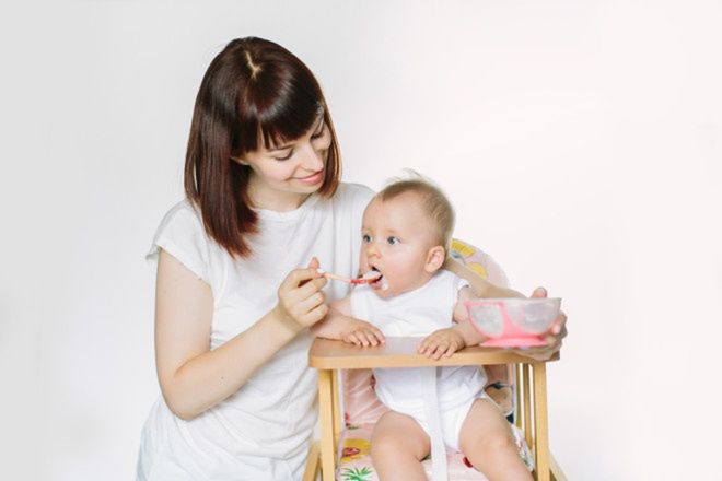 Nawyki żywieniowe maluszka – jak je kształtować już na etapie rozszerzania diety?