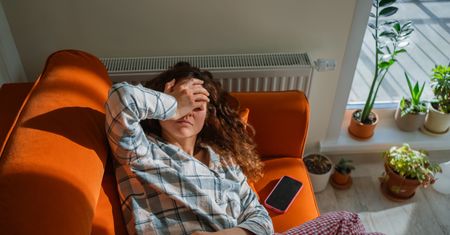 Social fatigue dotyczy wielu. "Nie nadążamy za tym tempem"