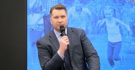 Dziewczynki mają "nie kusić" chłopców. Rodzice wprost: Efekt Czarnka