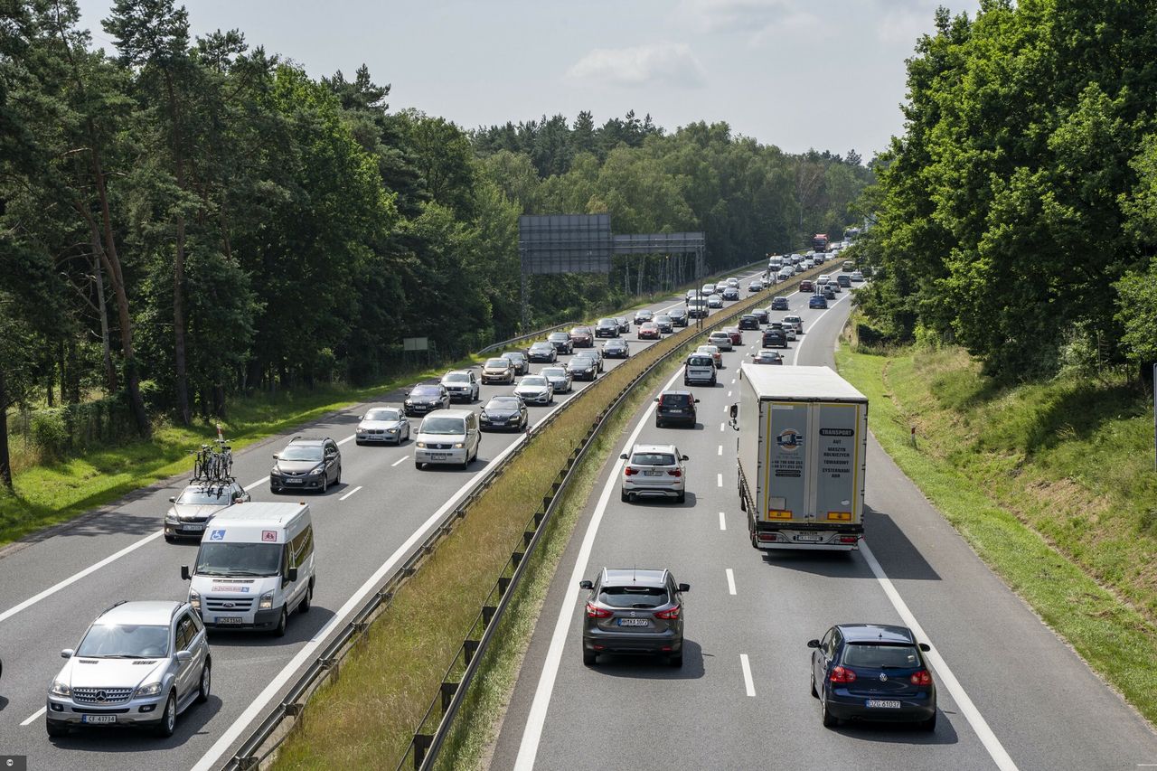 Kilometrowe korki w kierunku nadmorskich miejscowości. Polacy wyruszyli na długi weekend