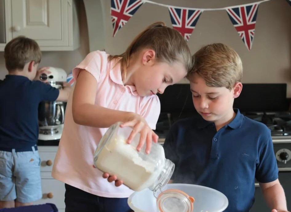 George, Charlotte i Louis z mamą Kate Middleton