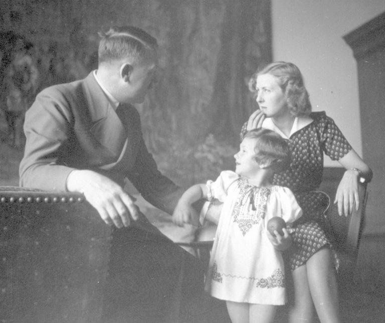 Führer chronicznie nie znosił obnażania się przed obcymi i nawet on, jako lekarz, nie miał okazji oglądać go nagiego