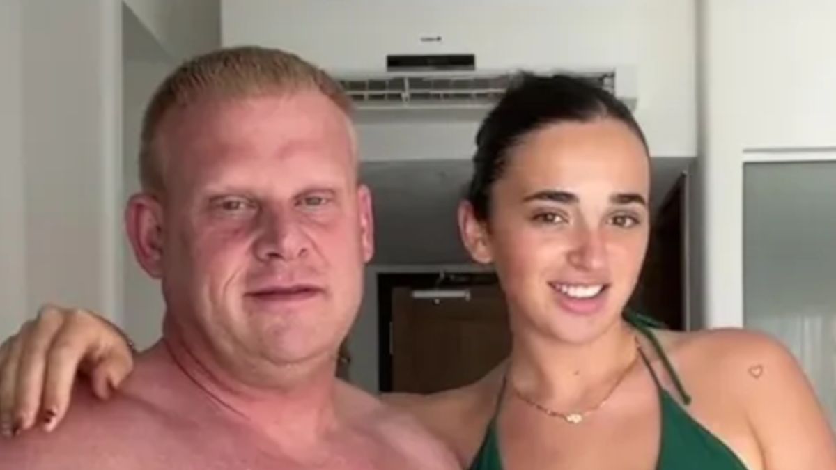 Ona ma 21 lat, on 44. Opowiedziała o tym, jak ją rozpieszcza.