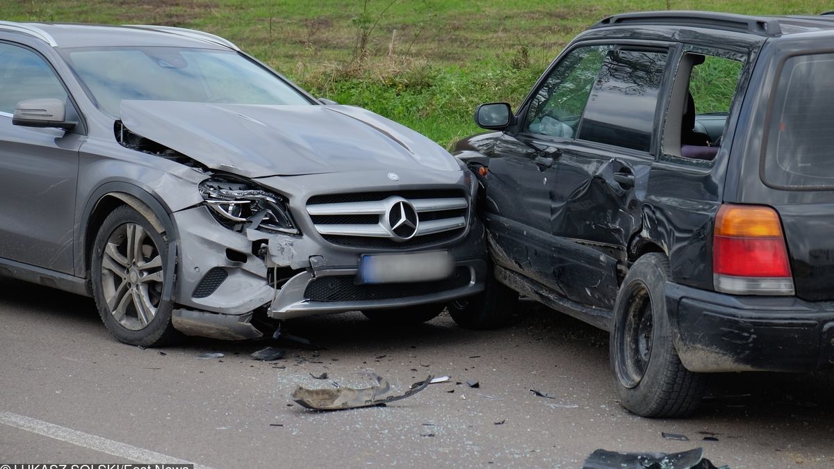 Spisanie oświadczenia sprawcy kolizji drogowej oszczędza czas i... chroni sprawcę przed mandatem.