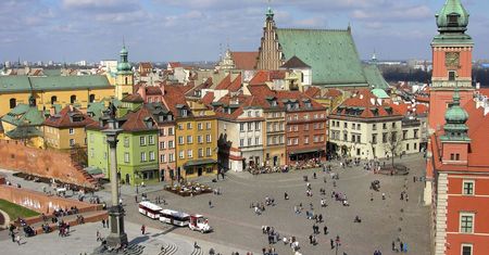 Zarobki w Polsce. Dyrektorzy w warszawskim ratuszu dostają więcej niż ministrowie