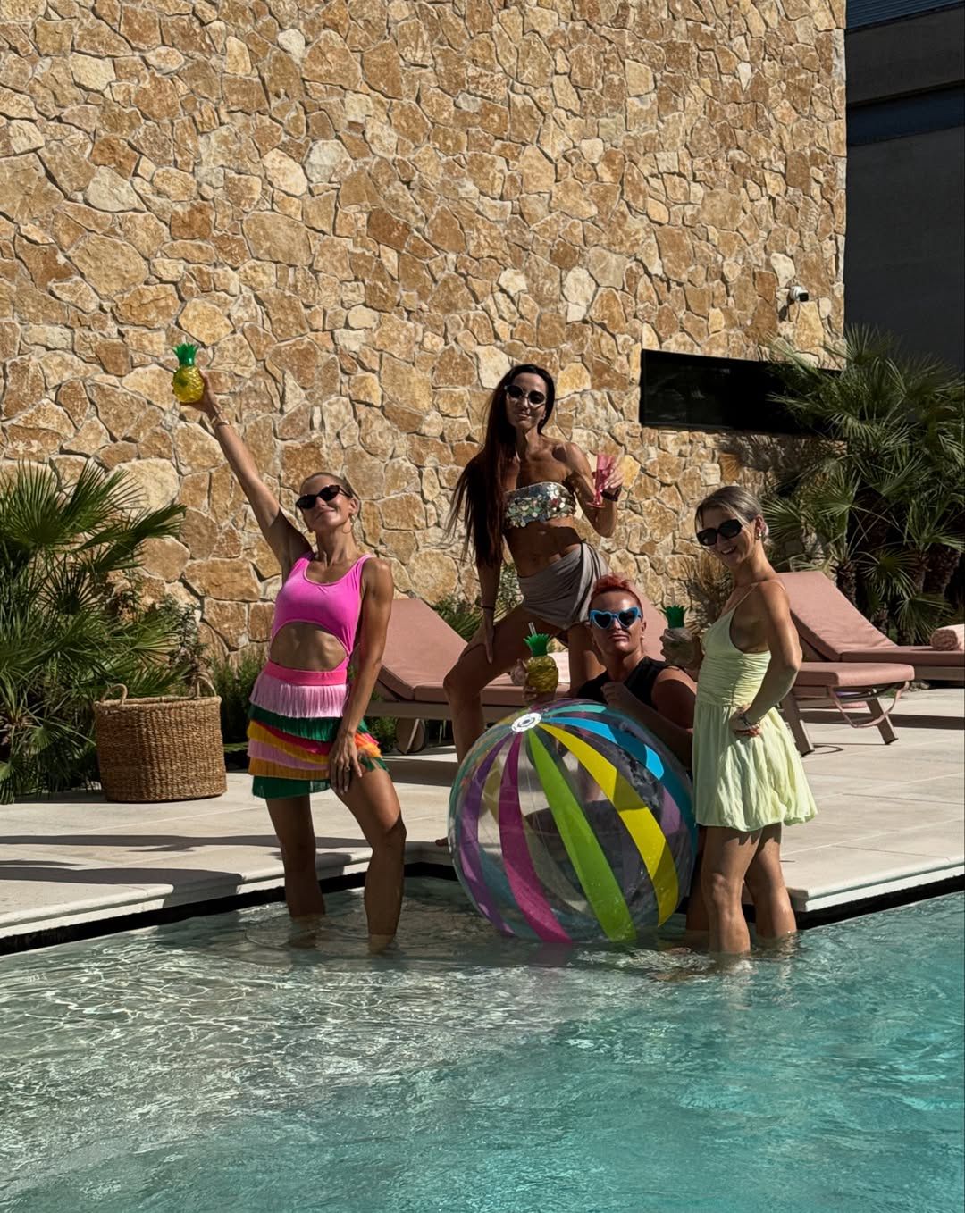 Anna Lewandowska z przyjaciółkami