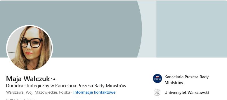 Asystentka w Kancelarii Premiera zorganizowała zrzutkę na naprawę drzwi i sskolenie psa