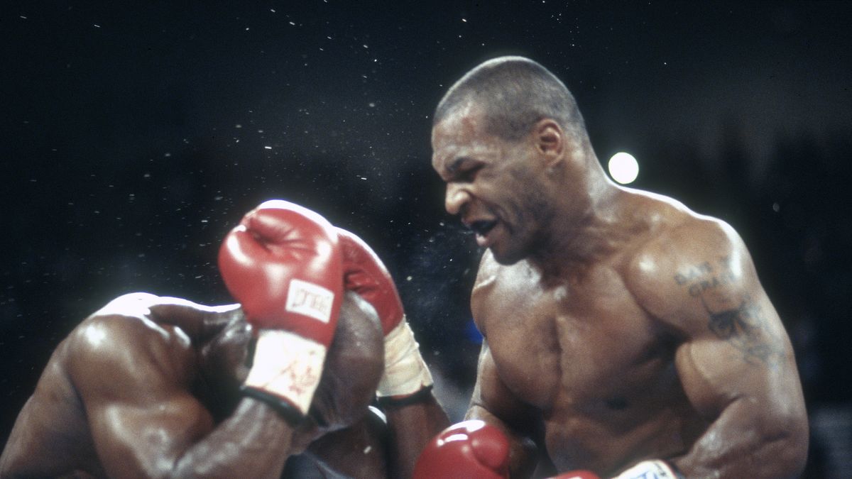 Mike Tyson walczył z Holyfieldem już dwukrotnie.