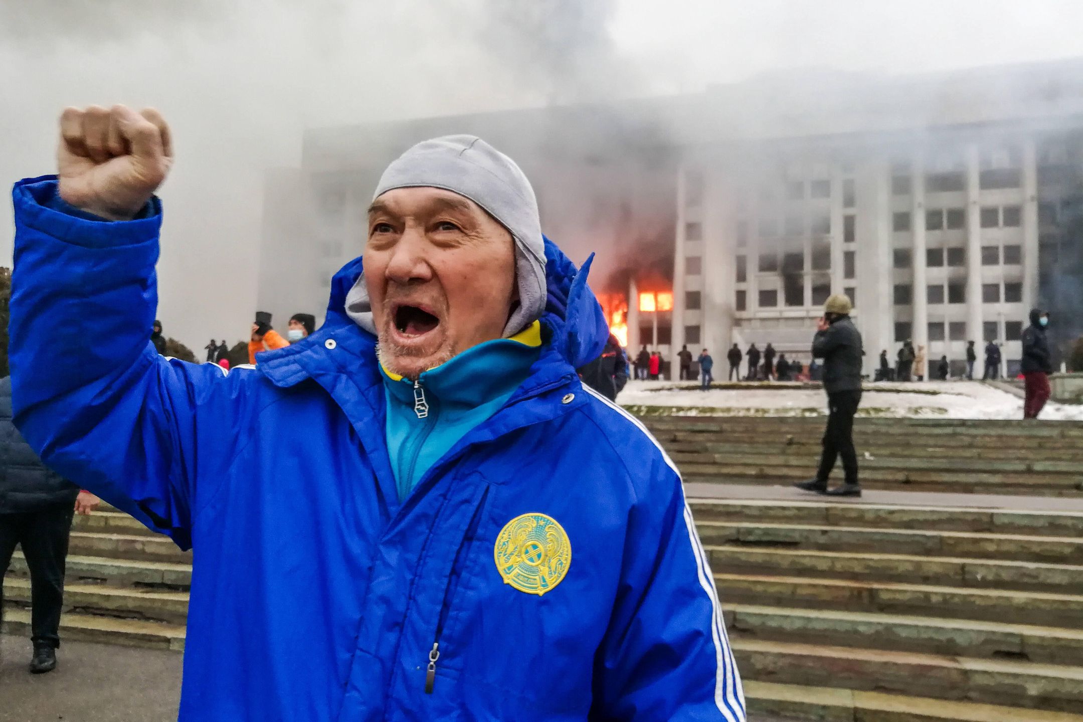 Kryzys w Kazachstanie. Na ulicach wojsko, płoną budynki rządowe 