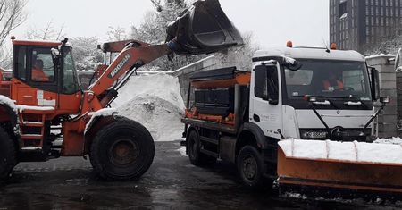 Wrocław. Trudne warunki na drogach. Jacek Sutryk wyjaśnia
