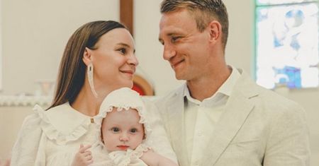 Paulina i Jakub Rzeźniczakowie OCHRZCILI córkę. Pokazali zdjęcia z kościoła (ZDJĘCIA)