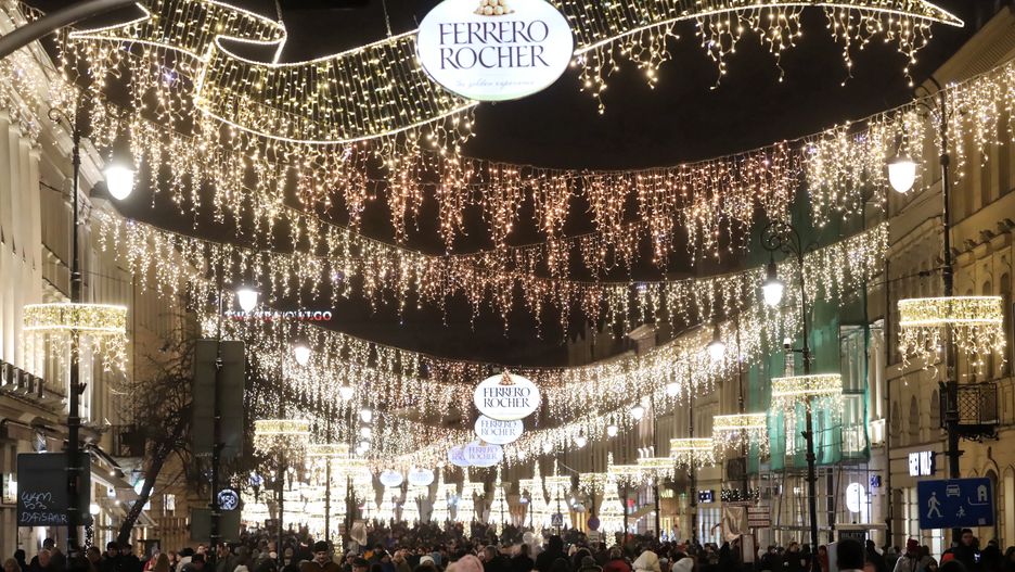 Warszawa. Świąteczna iluminacja na Trakcie Królewskim w 2019 r.