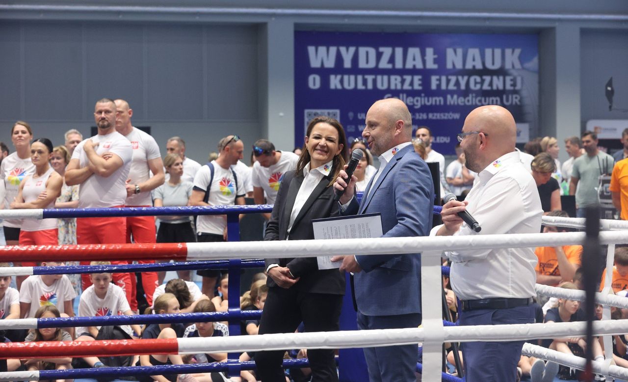 Rzeszów: Prezydent Konrad Fijołek w... ringu bokserskim
