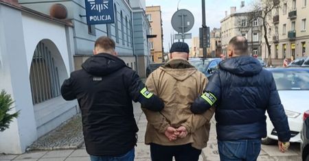 Poszukiwany podawał się za żołnierza i wyłudził 55 000 zł