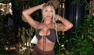 Caroline z "Love Island" włożyła seksowny top. Eksponuje wdzięki