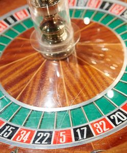 Nowe obostrzenia od 12 lutego. Zaskakująca decyzja w sprawie kasyn