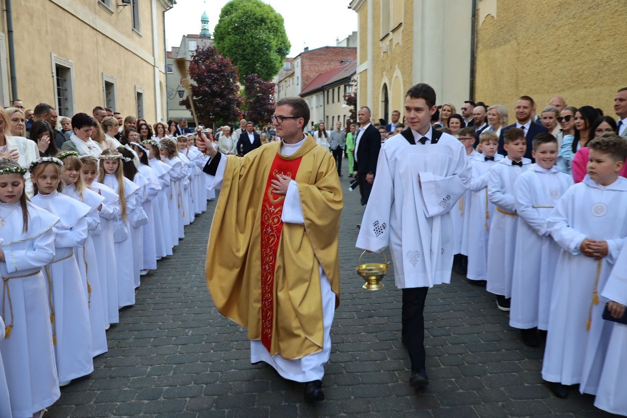 Dzieci przyjęły do swoich serc Chrystusa. I Komunia Święta w kościele pw. św. Ap. Piotra i Pawła w Krotoszynie