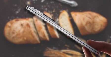 4 mm grubości. Tym smartfonem można kroić chleb