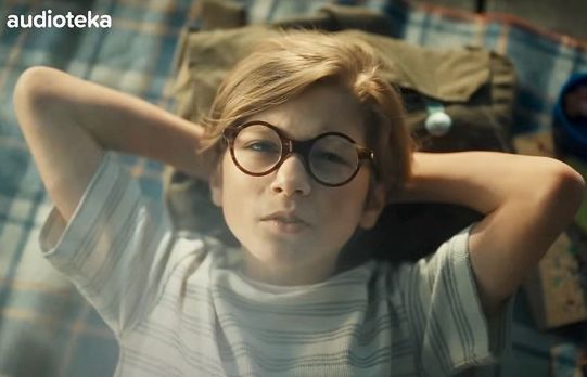Audioteka w reklamie "spełnia dziecięce marzenia"