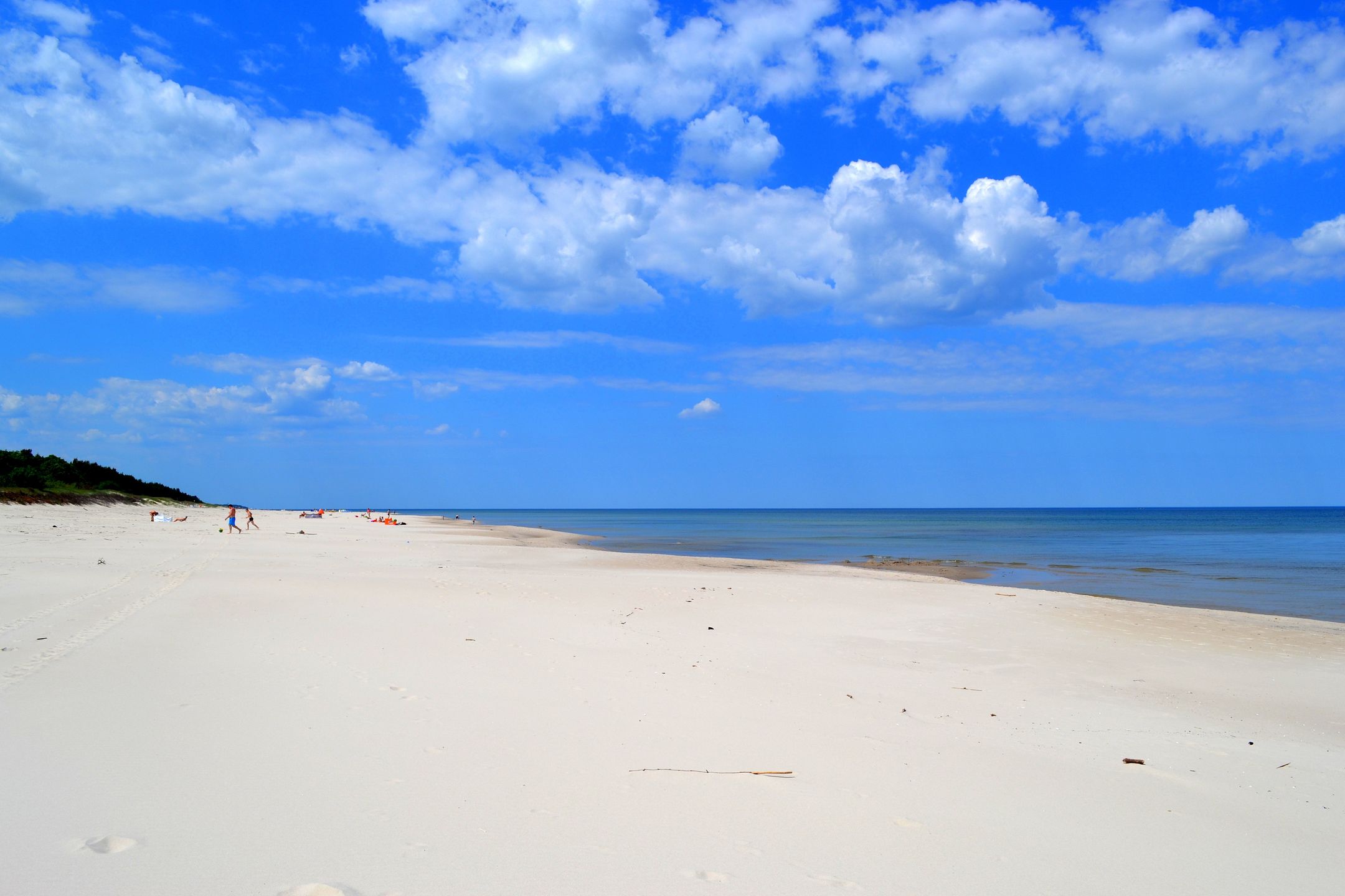 Szeroka plaża w Karwi