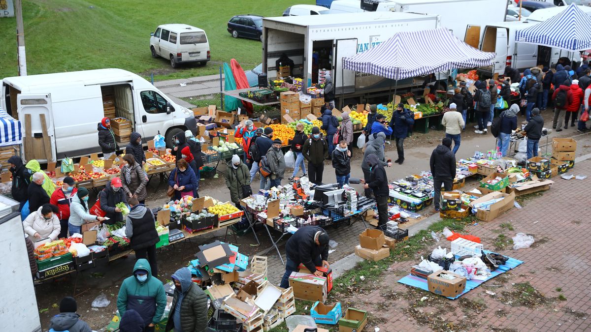 bazar
Rafa� Guz
bazar, handel, Olimpia, sprzeda�, targ, targowisko, covid-19, epidemia, koronawirus, obostrzenia, ograniczenia, pandemia, SARS-CoV-2, stan epidemii