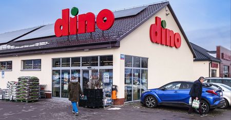 Wpuściła posła do Dino. Straciła pracę. Była kierowniczka: nie żałuję