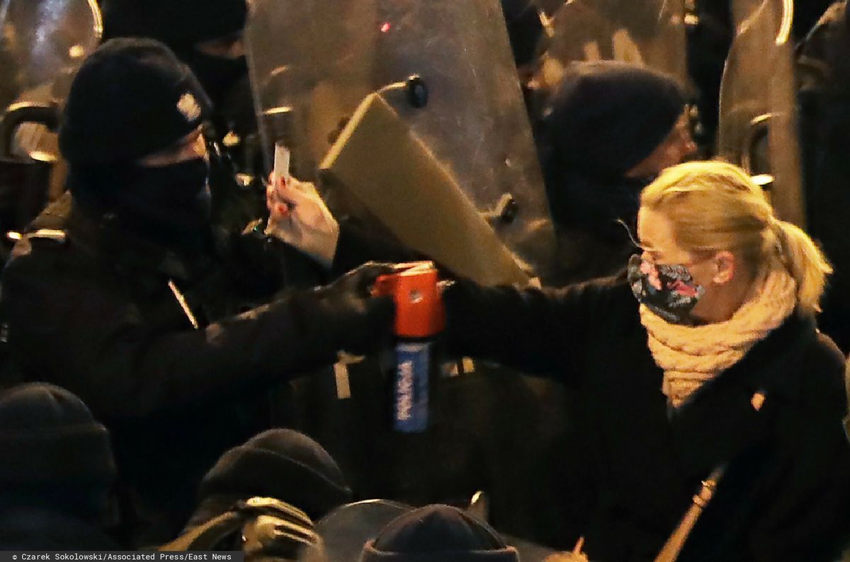Nowacka spryskana gazem przez policjanta. Jest decyzja prokuratury