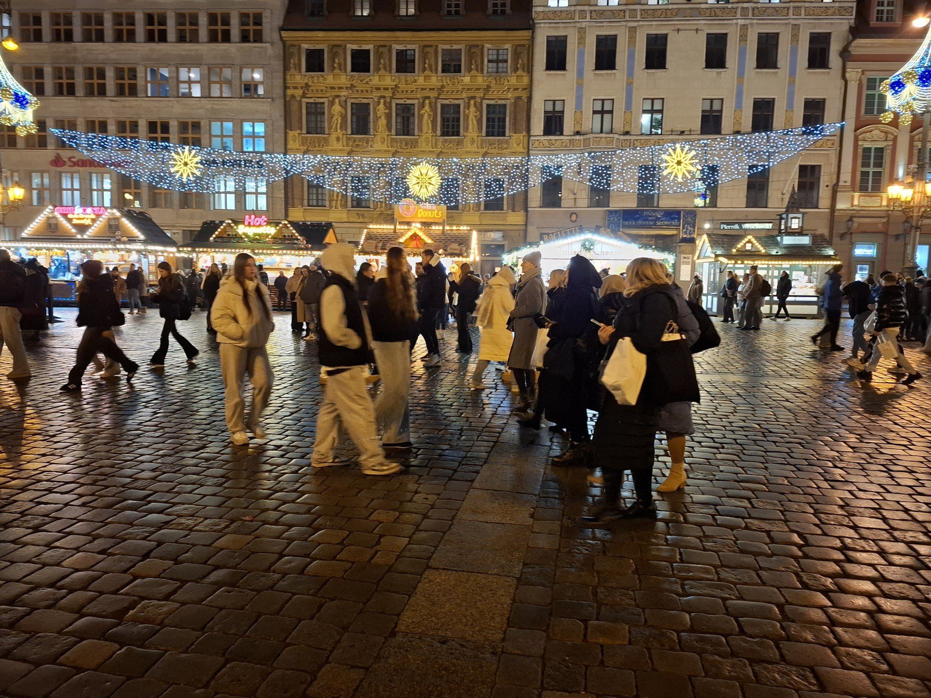 Oficjalne rozświetlenie choinki na wrocławskim Jarmarku Bożonarodzeniowym