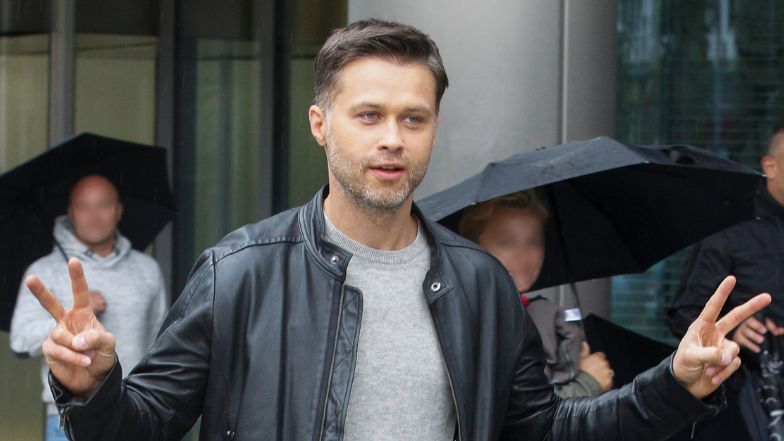 Brat Macieja Zakościelnego jest ekonomistą i miłośnikiem podróży