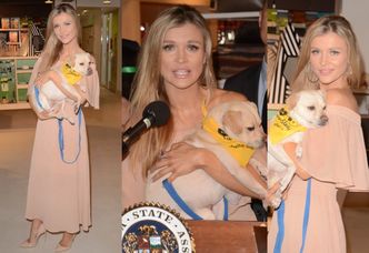 Joanna Krupa pozuje z psem na konferencji prasowej w Los Angeles (ZDJĘCIA)