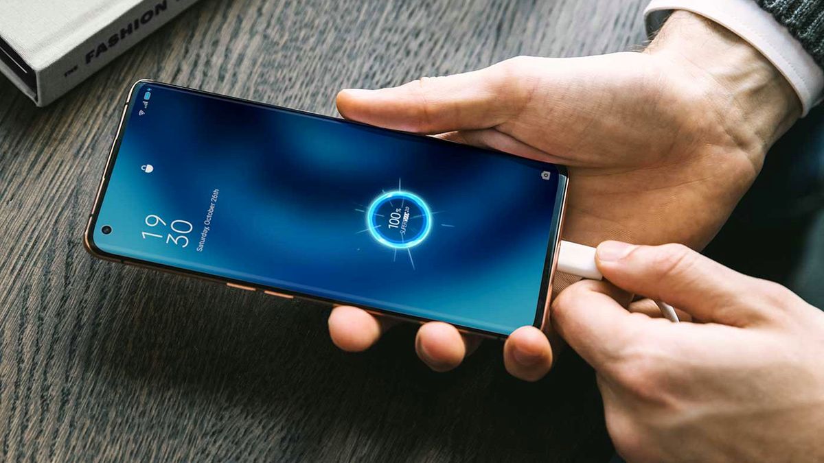 Zawrotna prędkość, brak kabli i niewielkie wymiary. OPPO prezentuje 4 nowe technologie szybkiego ładowania 1
