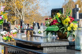 Od tego zależą ceny nagrobków. Właściciel zakładu ujawnia