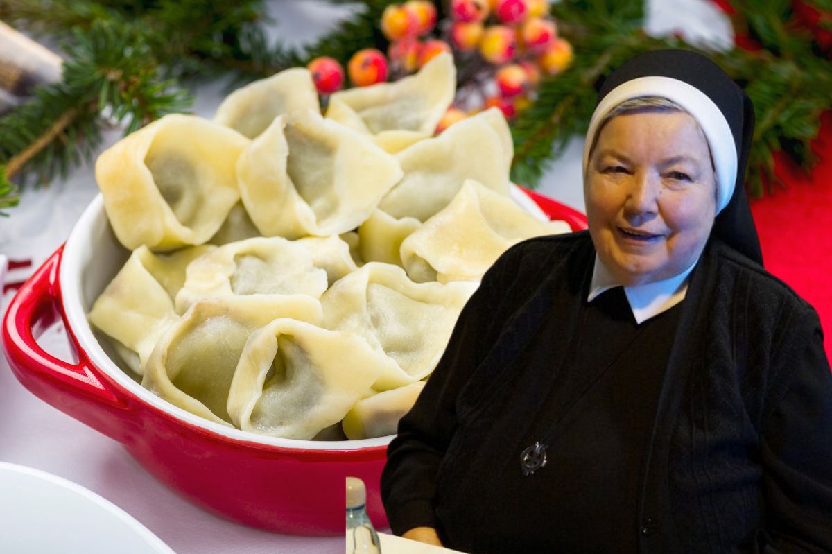 Siostra Anastazja dodaje jeden składnik do wigilijnych uszek. Dzięki temu ciasto wychodzi niesamowicie miękkie