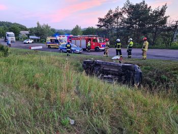 Wypadek na krajowej 10! Zderzenie auta i ciężarówki, wśród poszkodowanych jest dziecko
