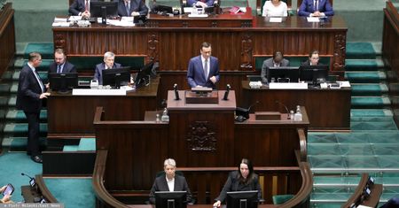 Gorący dzień w Sejmie. Oglądaj relację na żywo