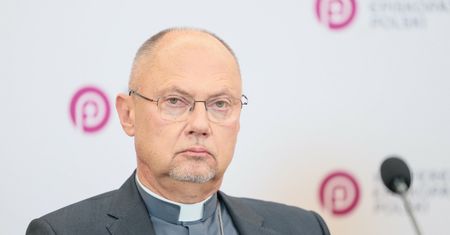 Absurdalne zachowanie biskupa na spotkaniu ze skrzywdzonymi. Mówił o "pogwałceniu"